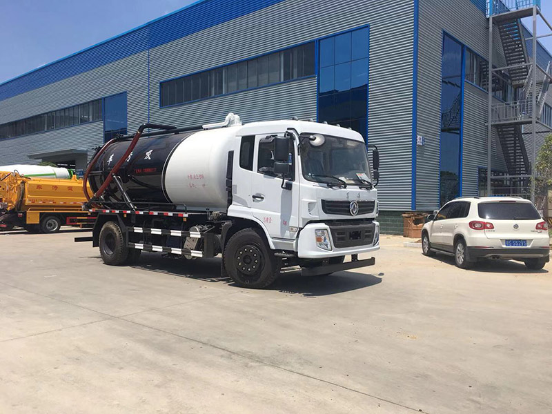 國六東風(fēng)13方吸污車