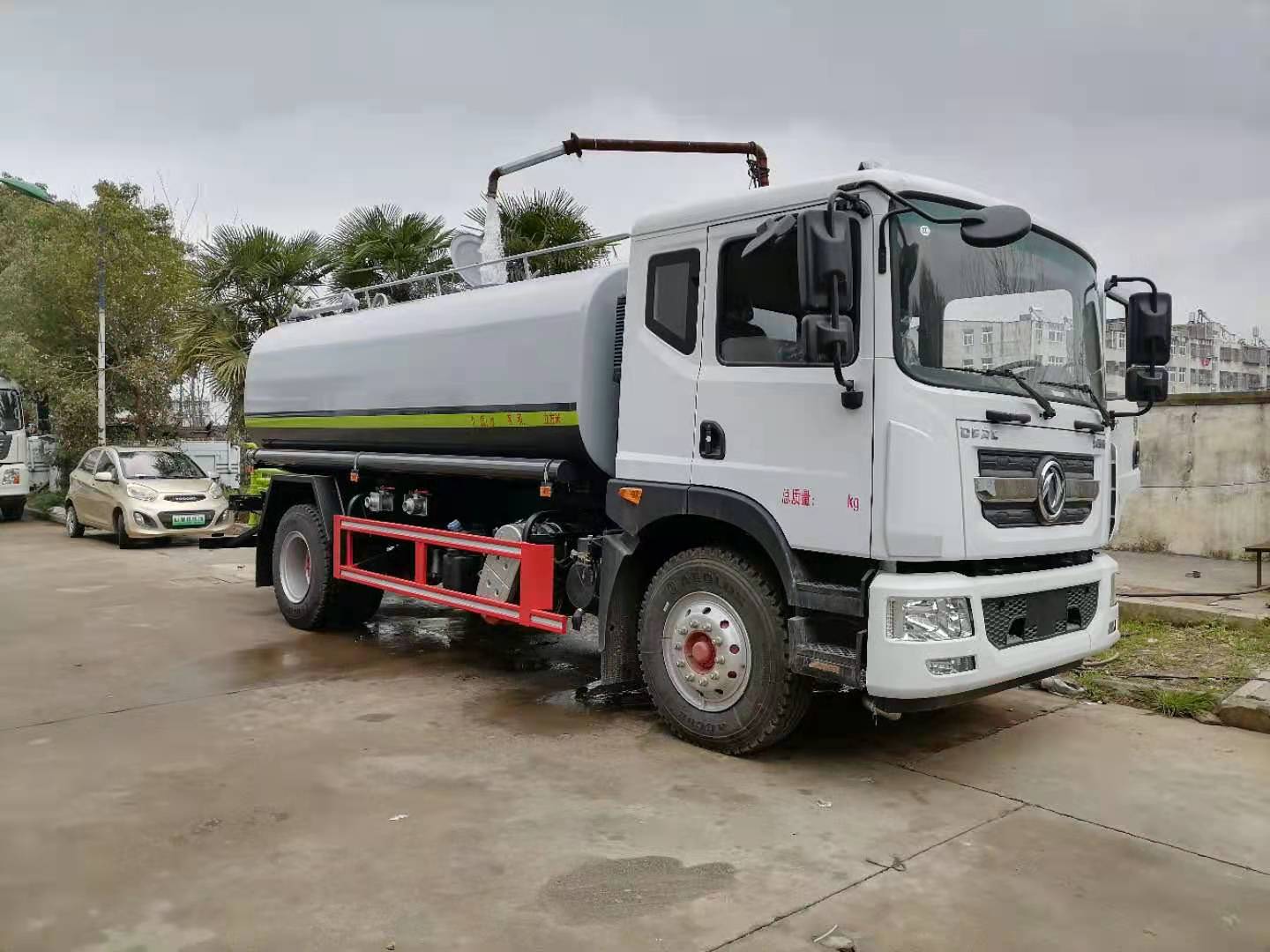 12噸綠化噴灑車,東風(fēng)D9灑水車廠家直銷!