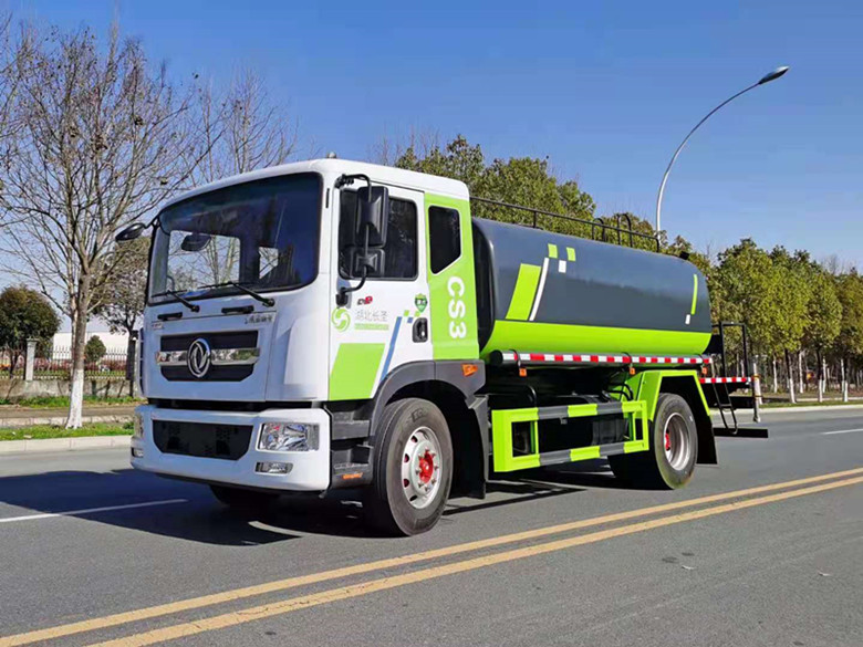 夏天，東風(fēng)D9灑水車廠家直銷