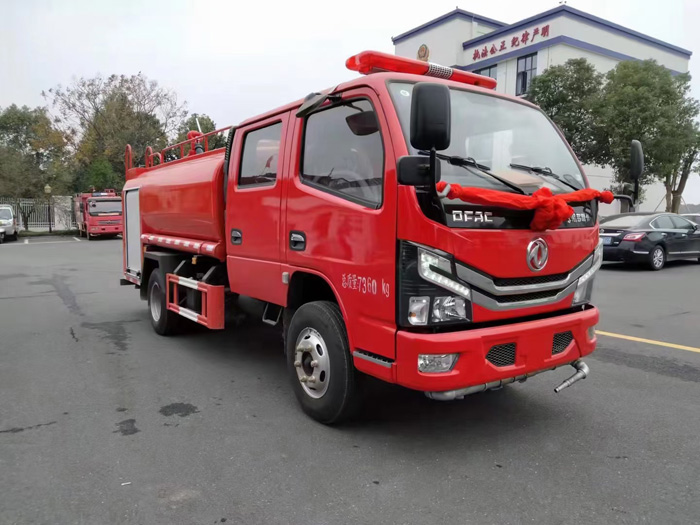 物業(yè)工廠小區(qū)消防灑水車1.5-3.5噸水罐消防車現(xiàn)車推薦!