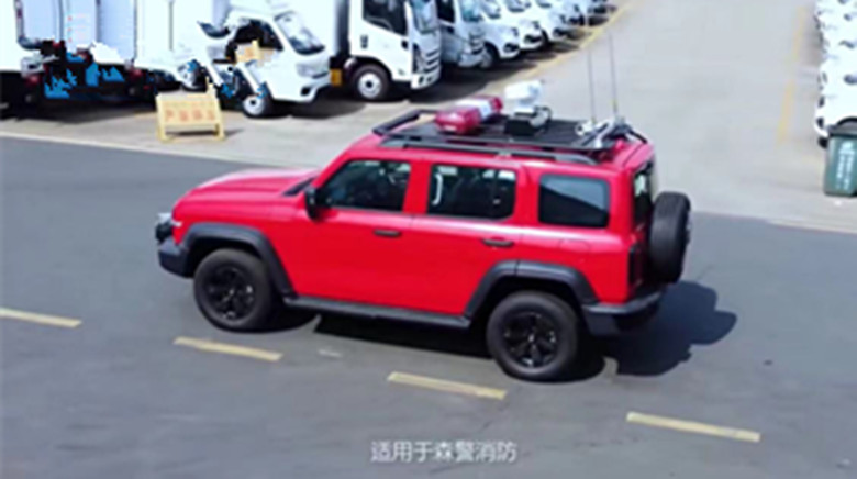 300通信指揮消防車情系國防，助力應(yīng)急!